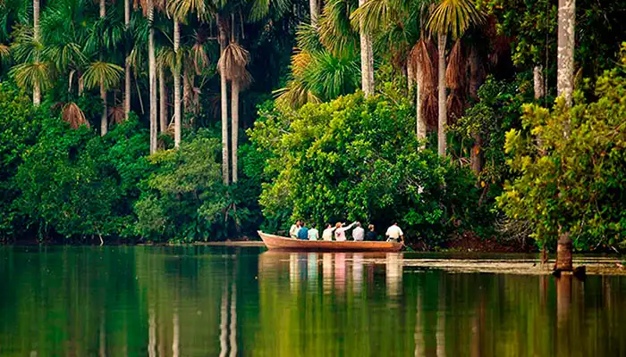 tambopata-lago-sandoval-navegar